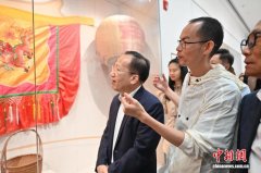 东西问｜《给阿嬷的情书》导演蓝鸿春：潮汕方言电影因何跨越山海？
